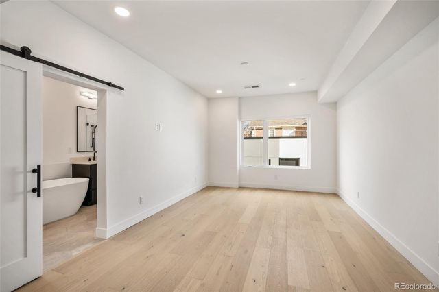 290 Monroe Street, Denver, CO 80206