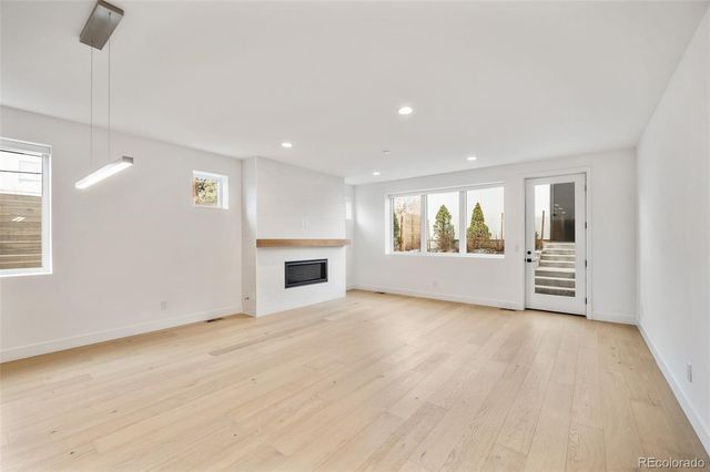 290 Monroe Street, Denver, CO 80206