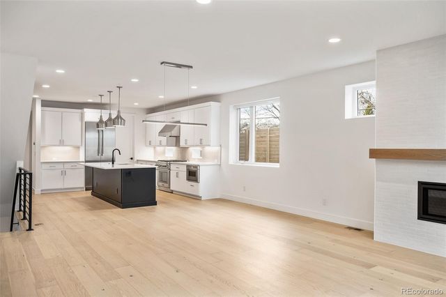 290 Monroe Street, Denver, CO 80206