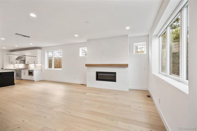 290 Monroe Street, Denver, CO 80206