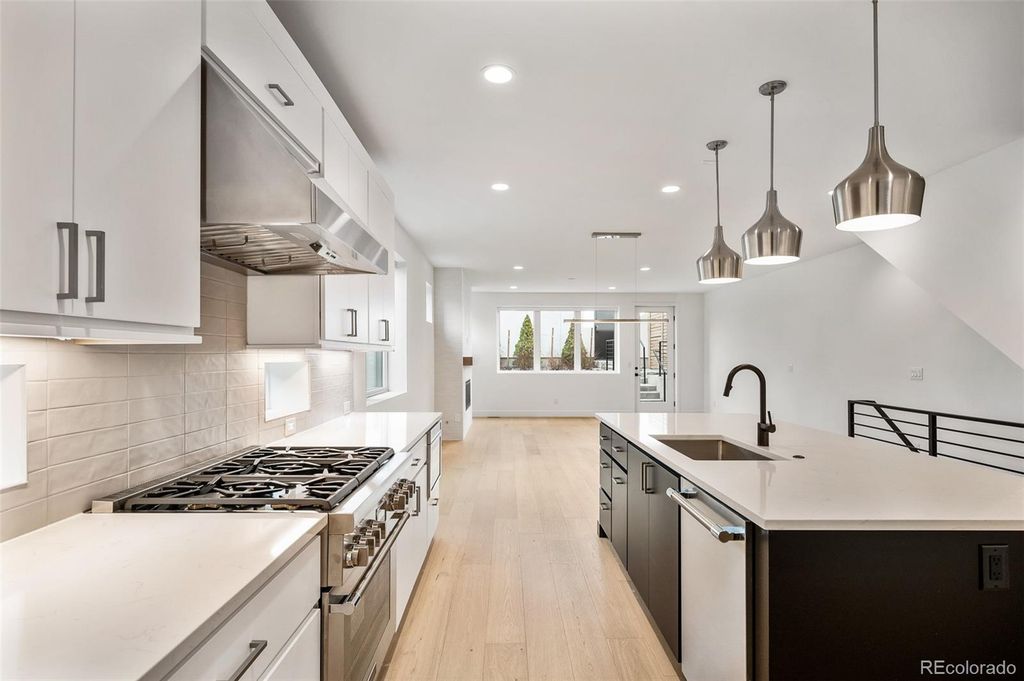 290 Monroe Street, Denver, CO 80206