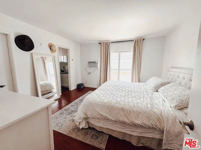 11836 Mayfield Avenue 9, Los Angeles, CA 90049