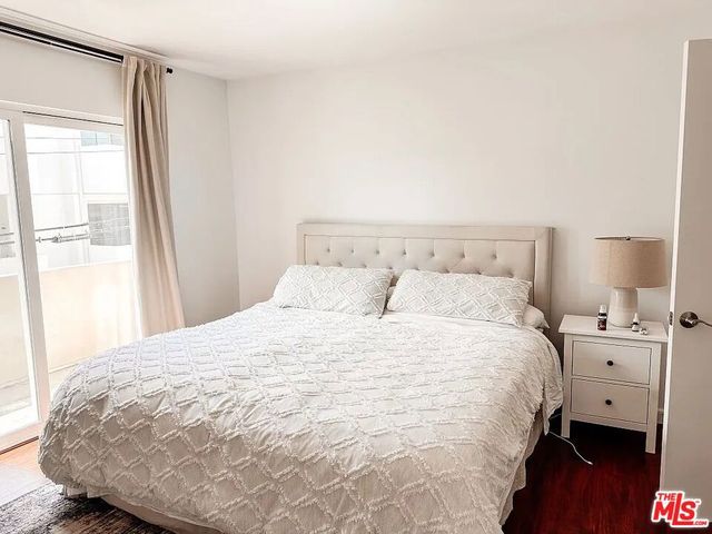 11836 Mayfield Avenue 9, Los Angeles, CA 90049