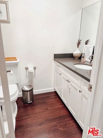 11836 Mayfield Avenue 9, Los Angeles, CA 90049