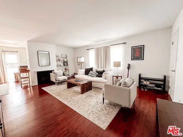 11836 Mayfield Avenue 9, Los Angeles, CA 90049