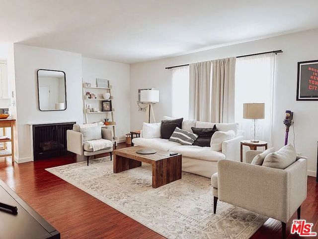 11836 Mayfield Avenue 9, Los Angeles, CA 90049