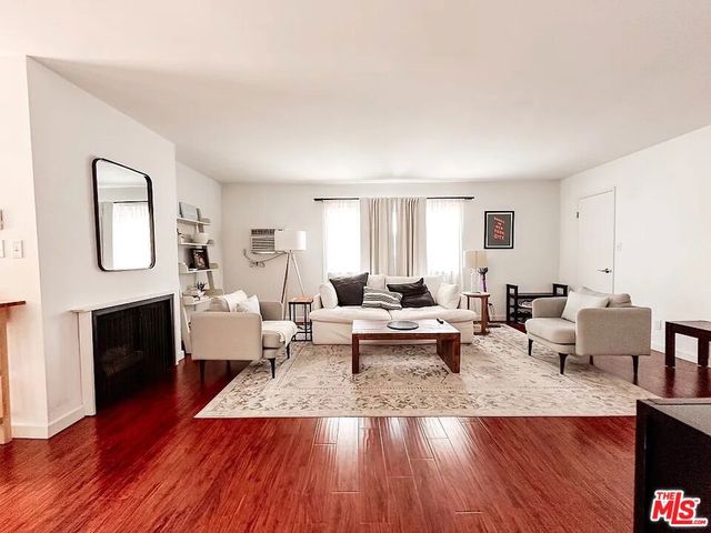 11836 Mayfield Avenue 9, Los Angeles, CA 90049