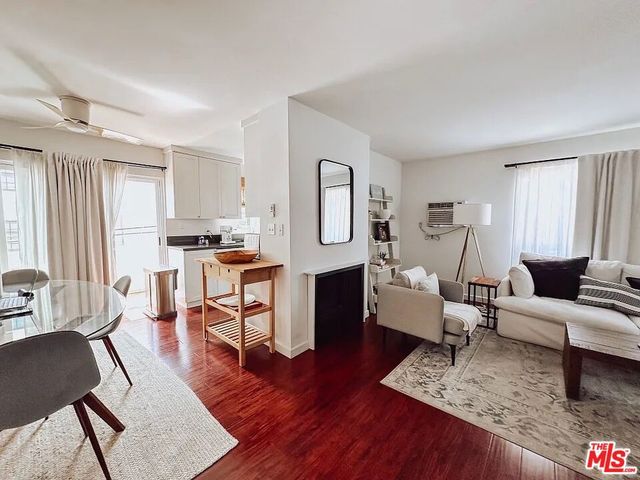 11836 Mayfield Avenue 9, Los Angeles, CA 90049