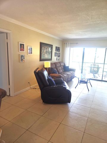5715 Fairway Park Drive 201, Boynton Beach, FL 33437