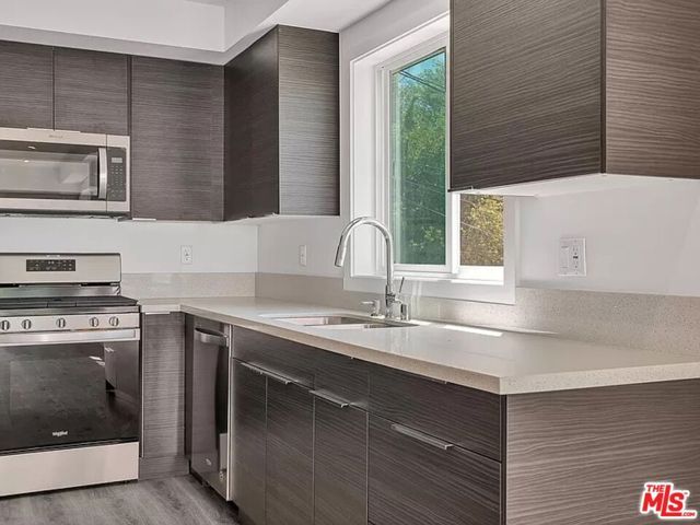 5752 Kester Avenue, Van Nuys (los Angeles), CA 91411