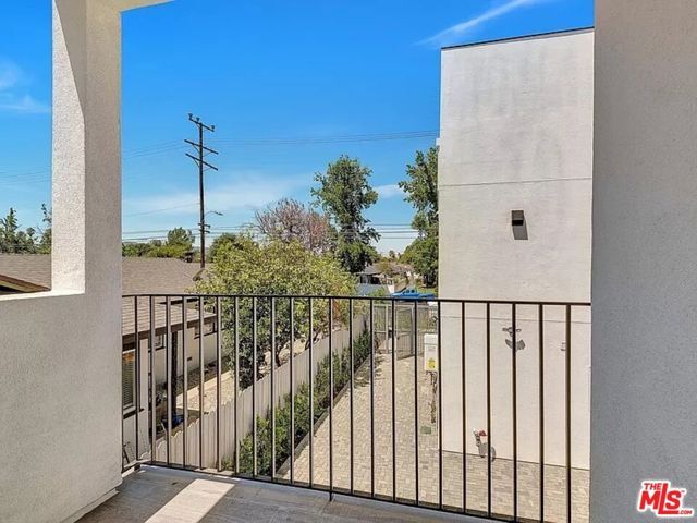 5752 Kester Avenue, Van Nuys (los Angeles), CA 91411