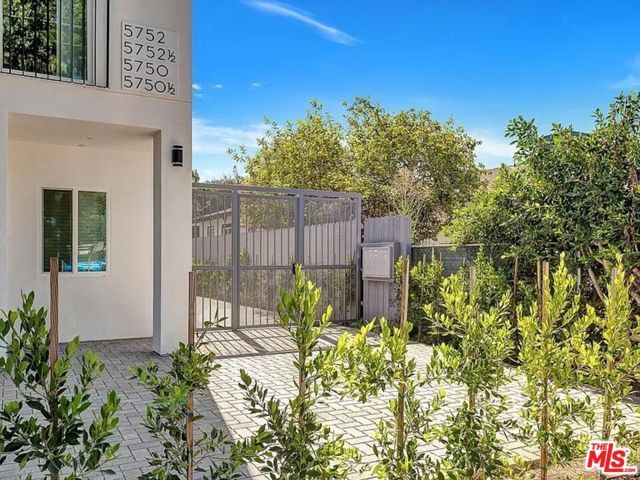 5752 Kester Avenue, Van Nuys (los Angeles), CA 91411