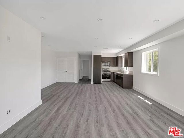 5752 Kester Avenue, Van Nuys (los Angeles), CA 91411