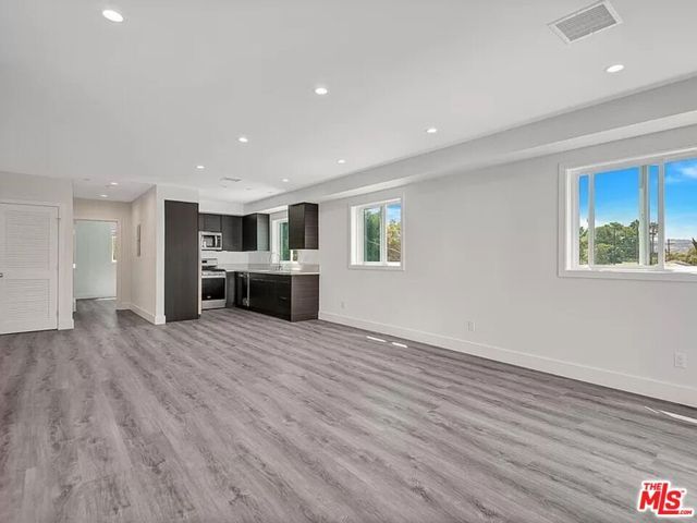 5752 Kester Avenue, Van Nuys (los Angeles), CA 91411