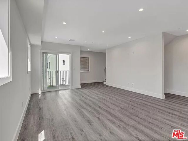 5752 Kester Avenue, Van Nuys (los Angeles), CA 91411