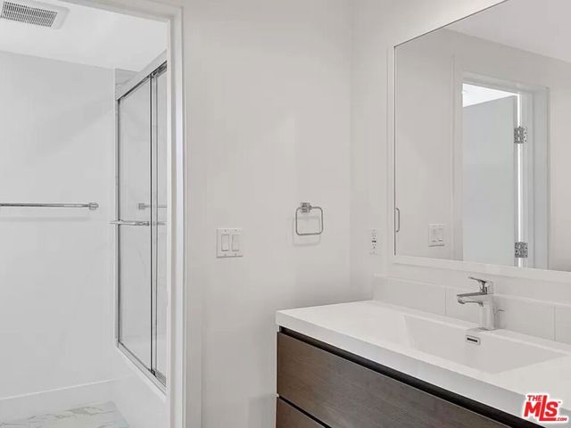 5752 Kester Avenue, Van Nuys (los Angeles), CA 91411