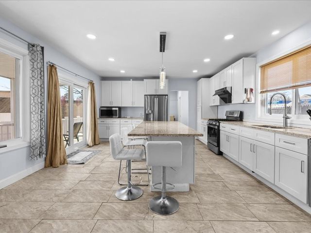 24 Summer St, Westborough, MA 01581