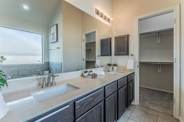 414 Lucky Landing Drive, Wilmer, TX 75172