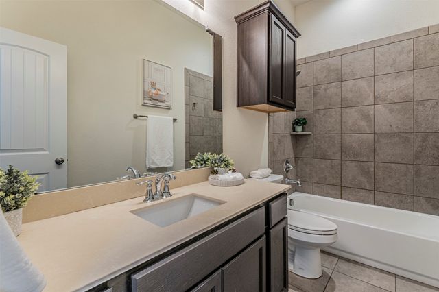 414 Lucky Landing Drive, Wilmer, TX 75172