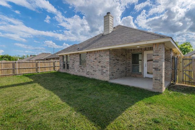 414 Lucky Landing Drive, Wilmer, TX 75172