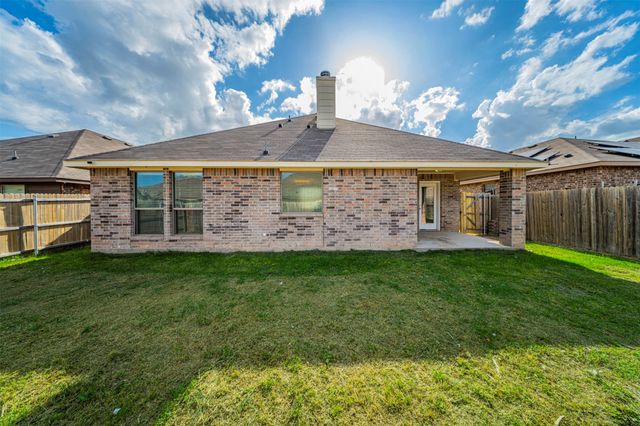 414 Lucky Landing Drive, Wilmer, TX 75172