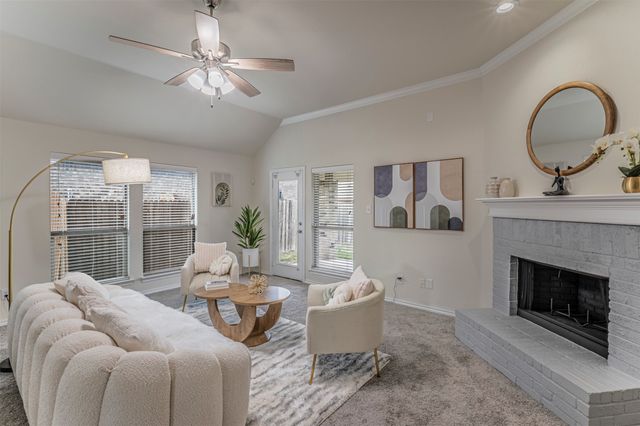 414 Lucky Landing Drive, Wilmer, TX 75172