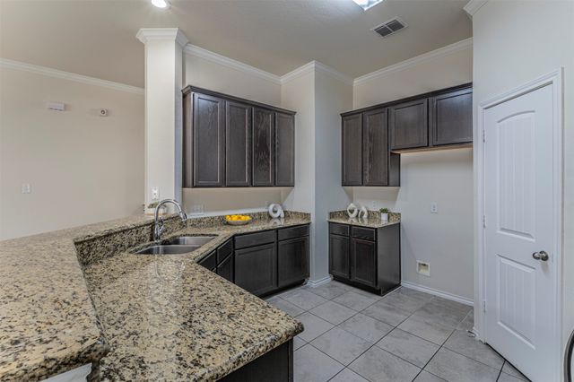 414 Lucky Landing Drive, Wilmer, TX 75172