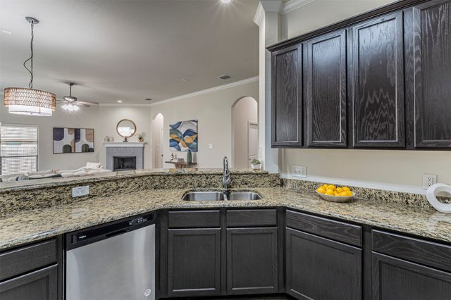 414 Lucky Landing Drive, Wilmer, TX 75172