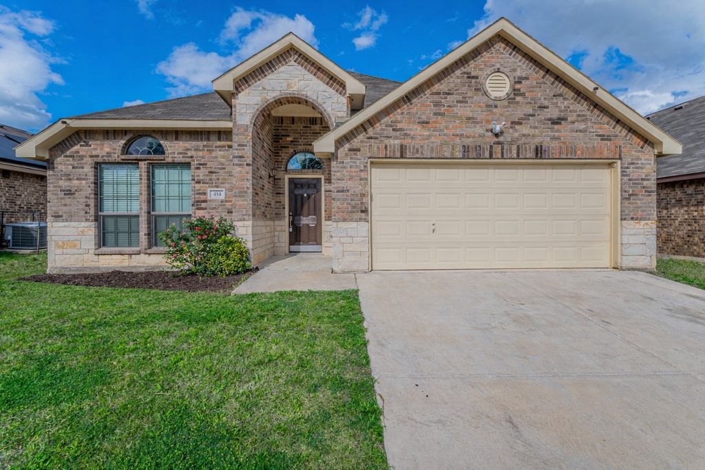 414 Lucky Landing Drive, Wilmer, TX 75172