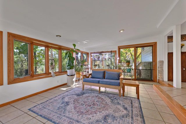 1080 Westbrooke PARKWAY, Waukesha, WI 53186