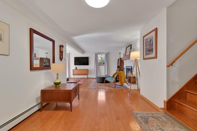 1080 Westbrooke PARKWAY, Waukesha, WI 53186