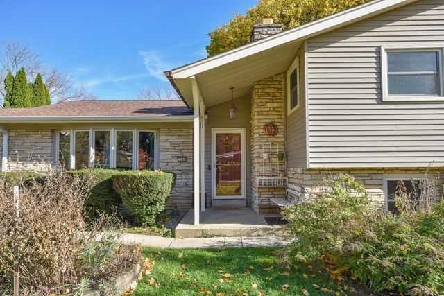 1080 Westbrooke PARKWAY, Waukesha, WI 53186