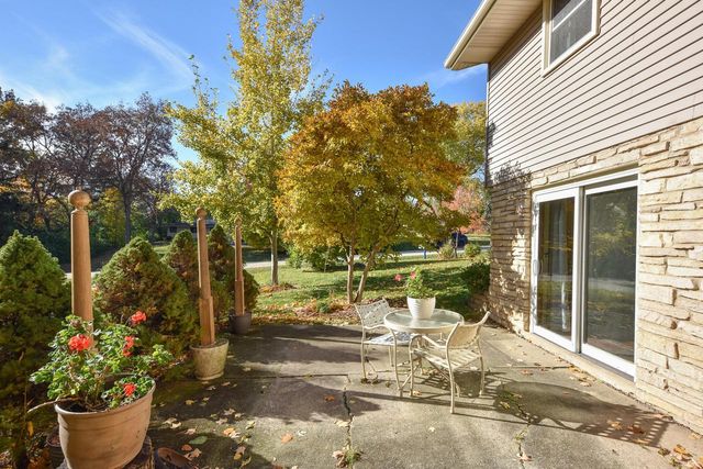 1080 Westbrooke PARKWAY, Waukesha, WI 53186