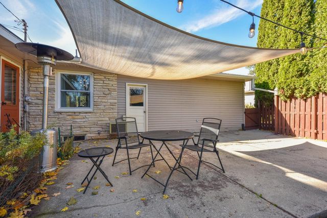 1080 Westbrooke PARKWAY, Waukesha, WI 53186