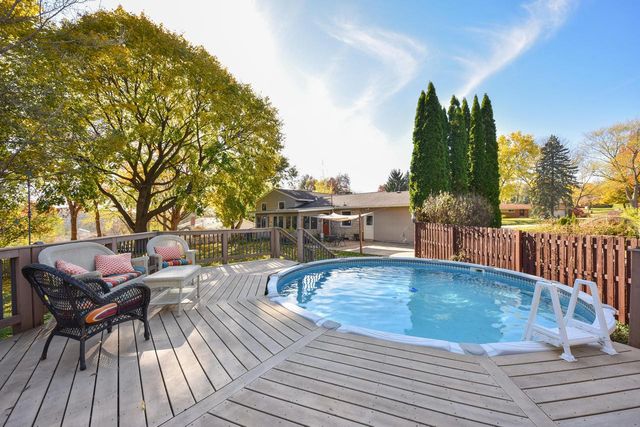 1080 Westbrooke PARKWAY, Waukesha, WI 53186