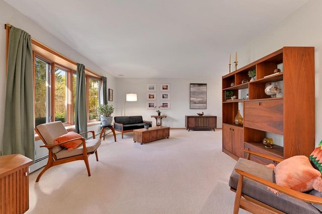 1080 Westbrooke PARKWAY, Waukesha, WI 53186