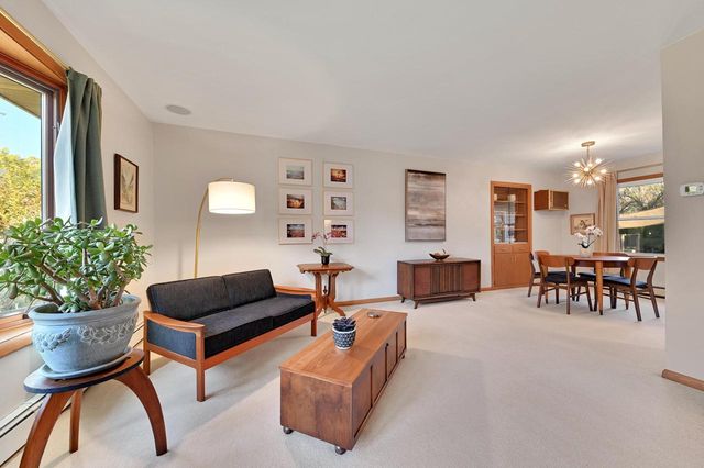 1080 Westbrooke PARKWAY, Waukesha, WI 53186