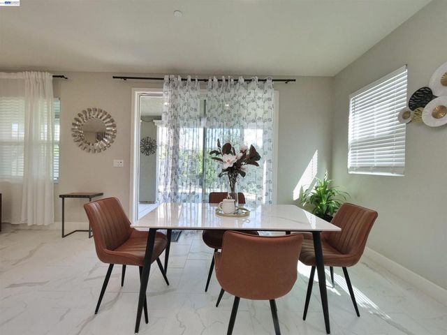 2582 Azalea Ave, Tracy, CA 95376