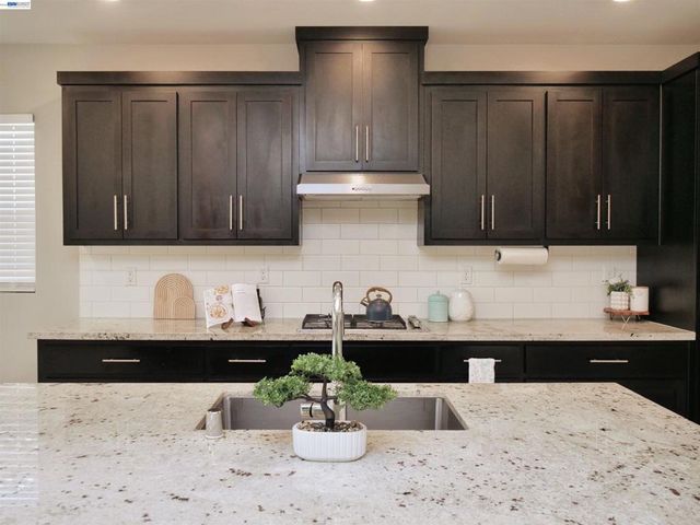 2582 Azalea Ave, Tracy, CA 95376