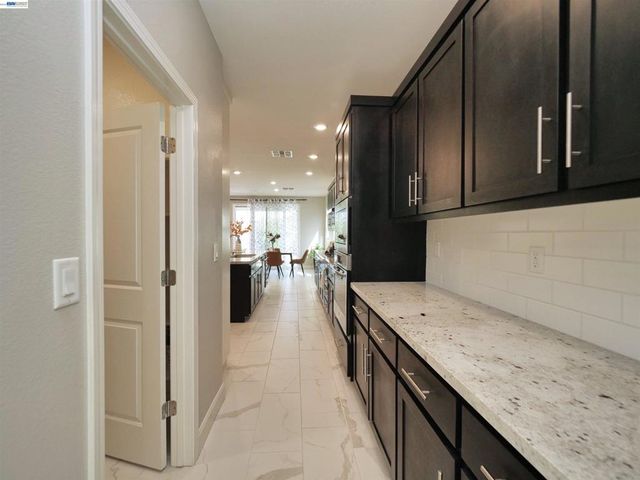 2582 Azalea Ave, Tracy, CA 95376