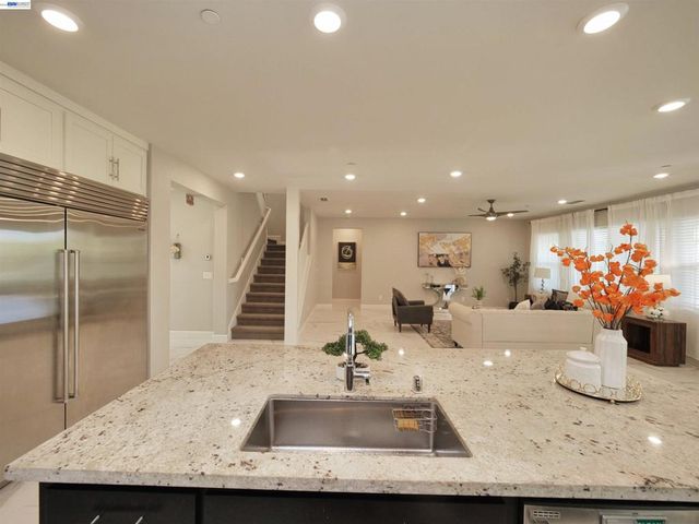 2582 Azalea Ave, Tracy, CA 95376