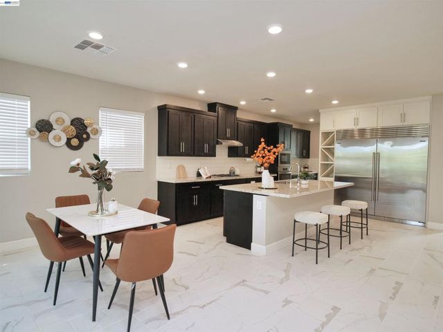 2582 Azalea Ave, Tracy, CA 95376