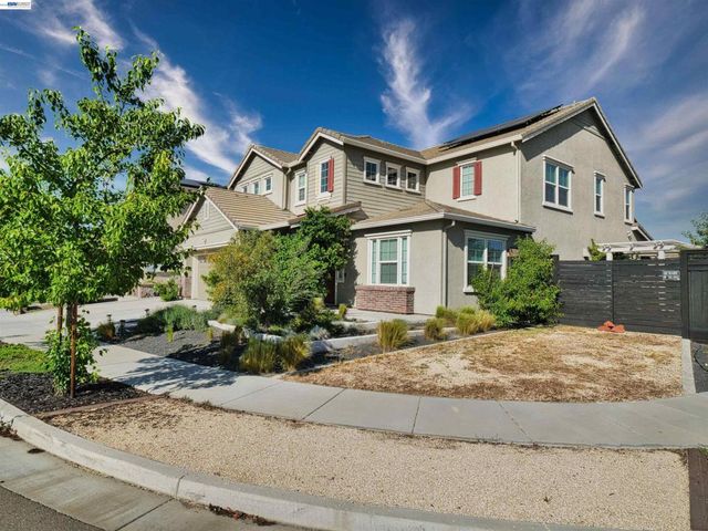 2582 Azalea Ave, Tracy, CA 95376