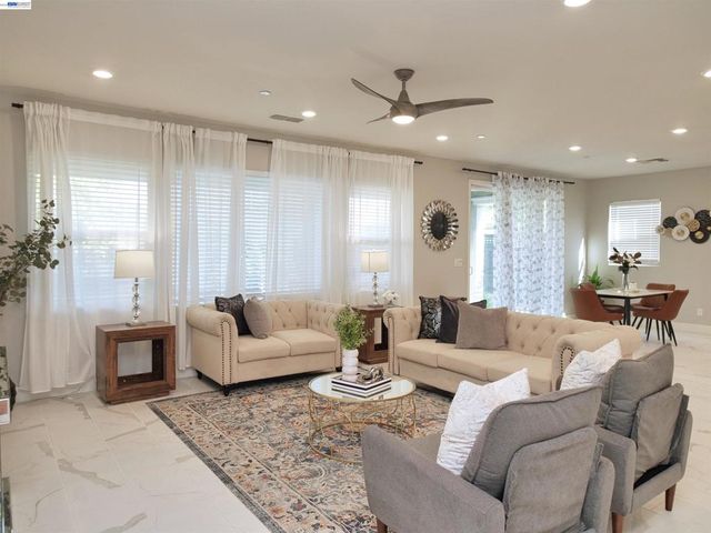 2582 Azalea Ave, Tracy, CA 95376