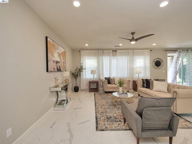 2582 Azalea Ave, Tracy, CA 95376