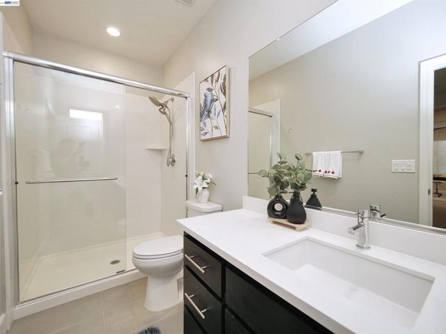 2582 Azalea Ave, Tracy, CA 95376