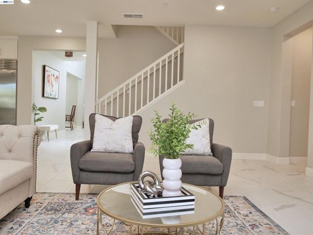 2582 Azalea Ave, Tracy, CA 95376