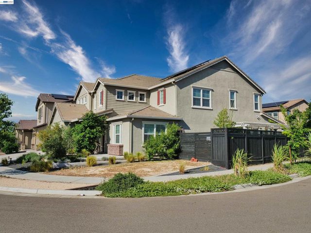 2582 Azalea Ave, Tracy, CA 95376