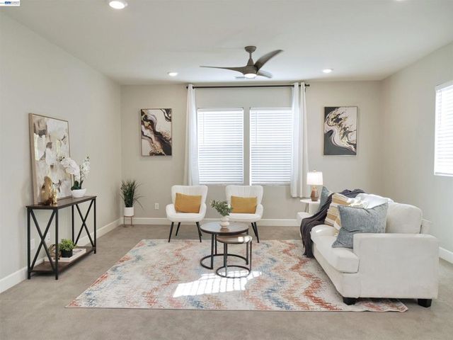 2582 Azalea Ave, Tracy, CA 95376