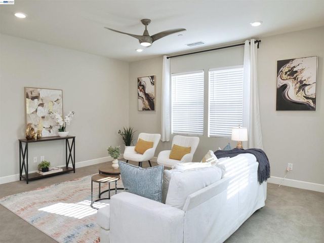 2582 Azalea Ave, Tracy, CA 95376